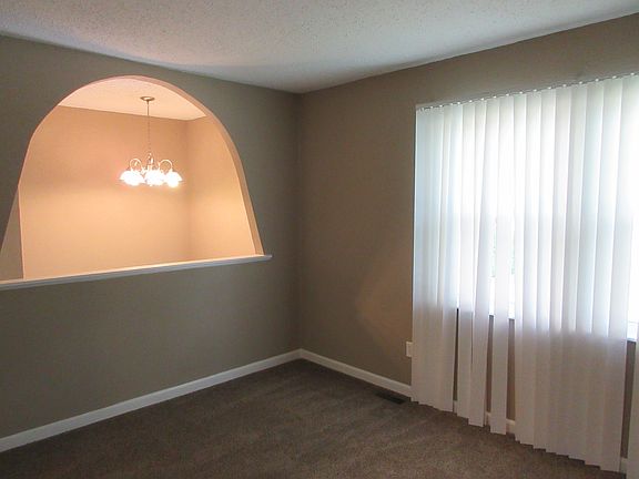 4th image of 2465 Kingsford Dr