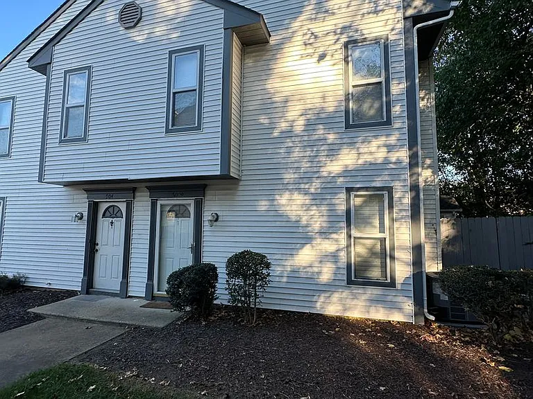 706 Gemstone Ln — Photo 2