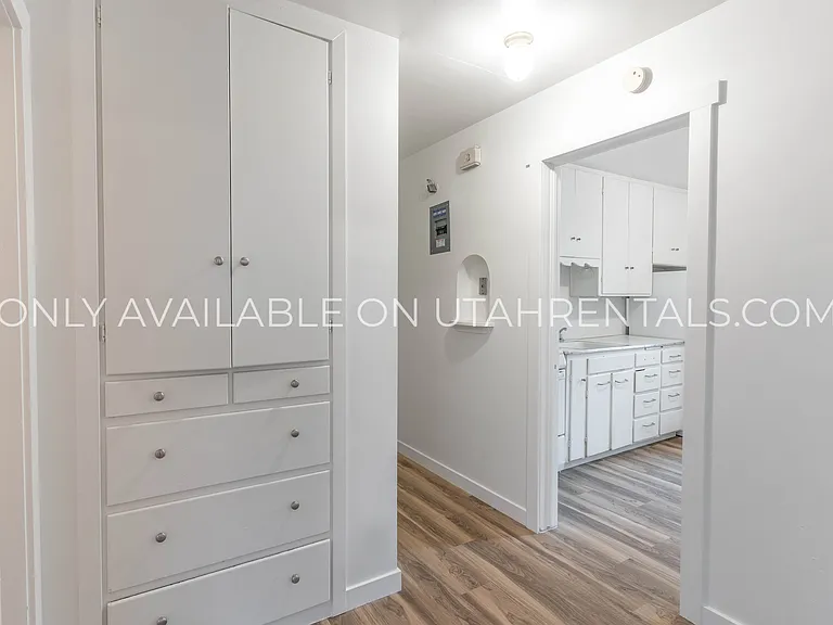 Daley Apartments — Photo 12