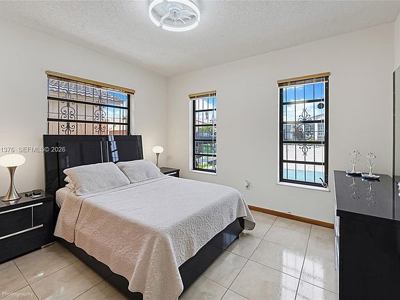 4th image of 4001 W 10th Ct