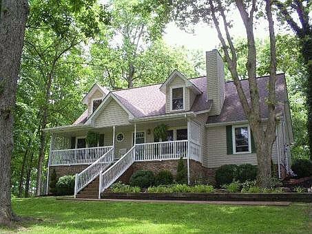 2nd image of 204 Derby Ct