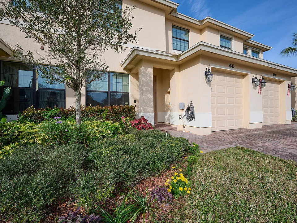 9880 E Villa Cir #1