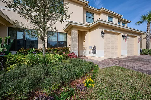 9880 E Villa Cir #1 Photo 1