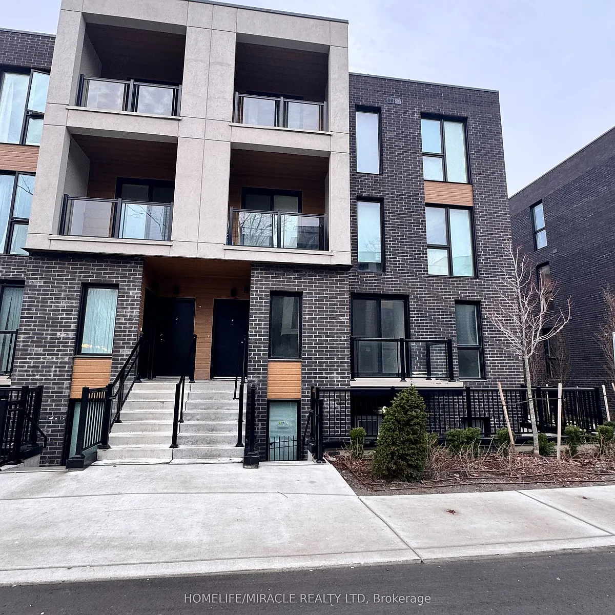 Building Photo - 176 Clonmore Dr #4