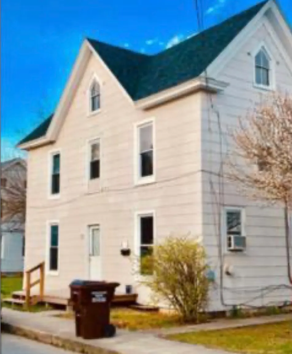 2 bed, 900 sqft, $1,100 — Photo 1