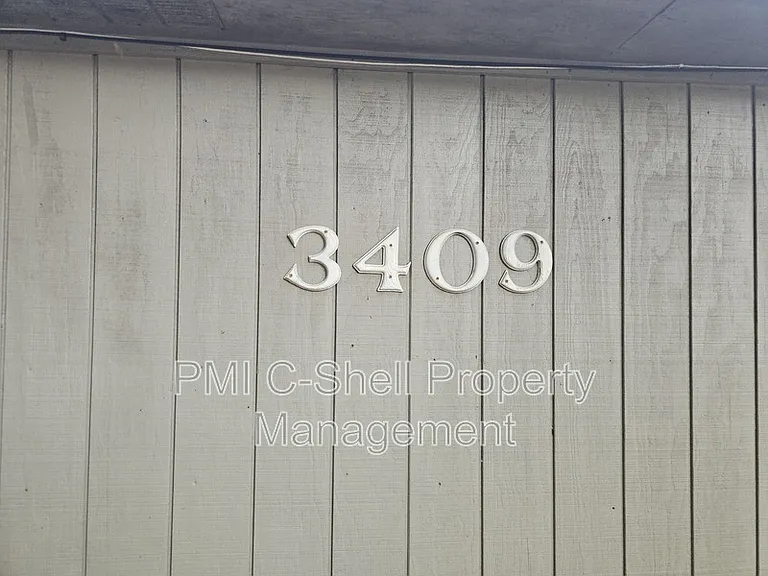 3409 Green Briar Cir #2 — Photo 19