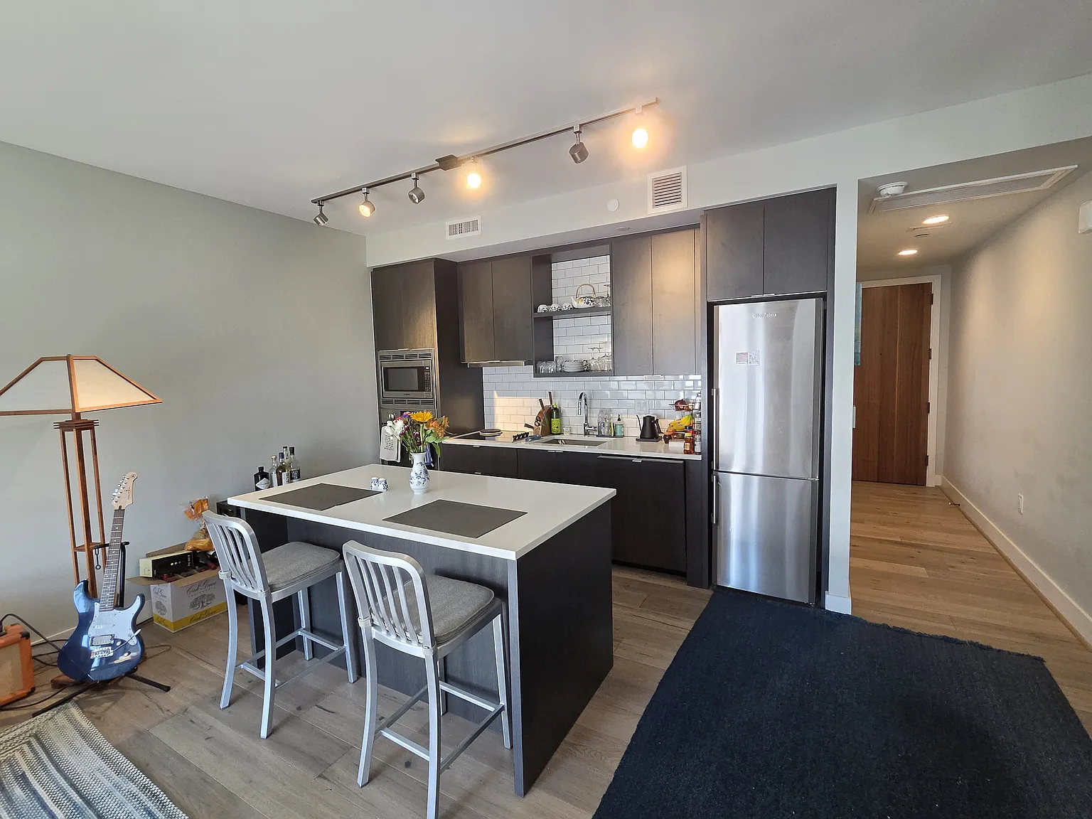1 bed, 608 sqft, $2,400 — Photo 1