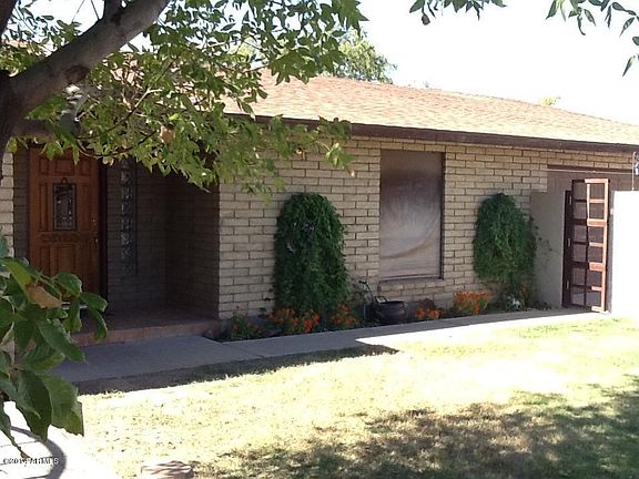  Front entryway