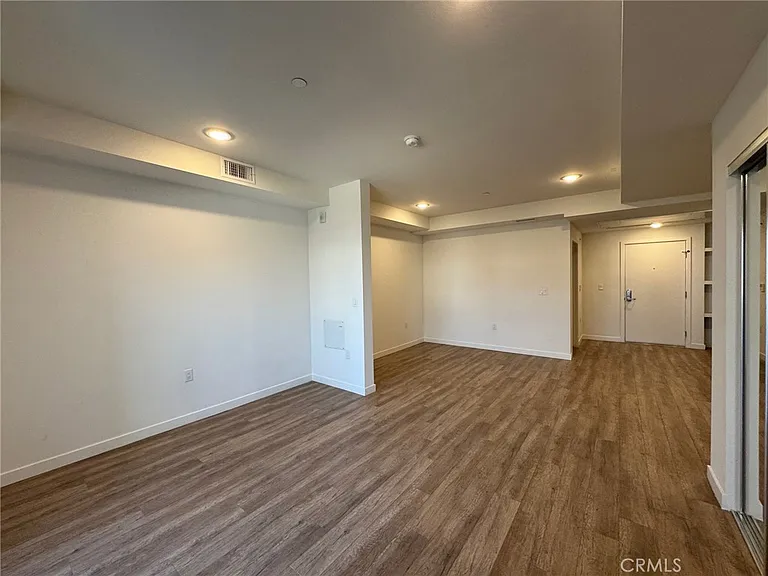 1025 S Berendo St #404 — Photo 8