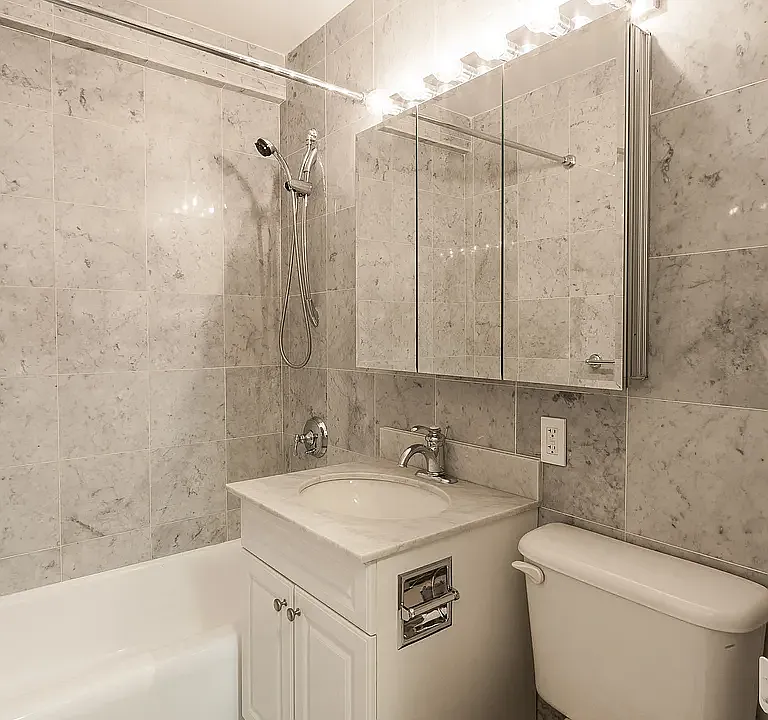 251 E 32nd St #4-B