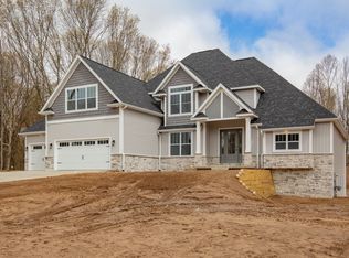 8480 Knotty Pine Ln, Kalamazoo, MI 49009