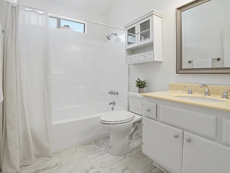 9960 Owensmouth Ave #21 — Photo 18