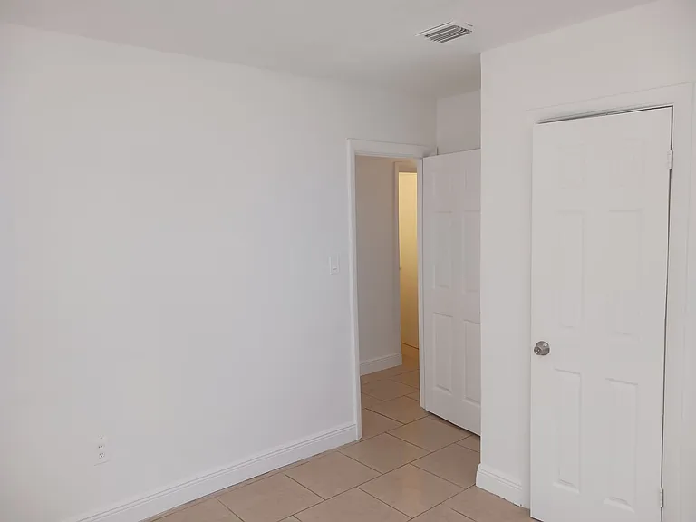 4807 E 14th Ave — Photo 10