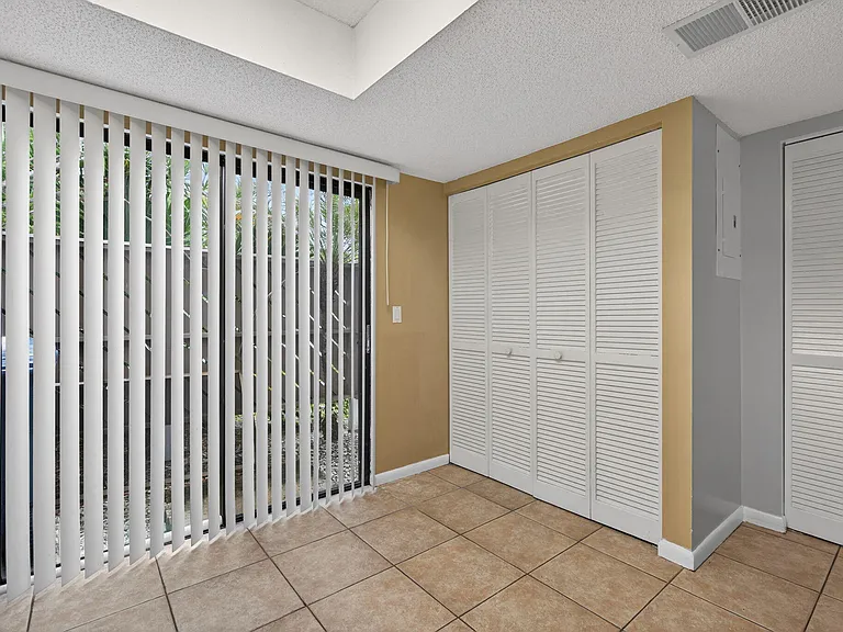 707 Stonewood Ct #19C — Photo 5