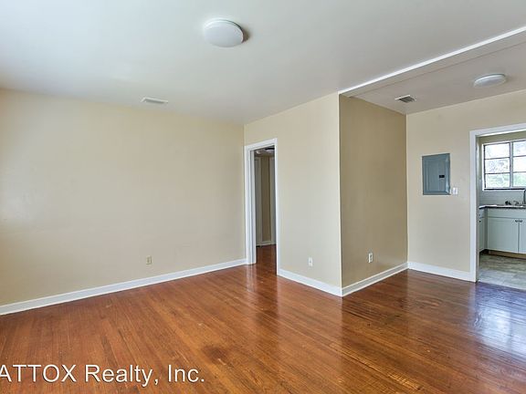 3rd image of 638 E Park Ave APT 3