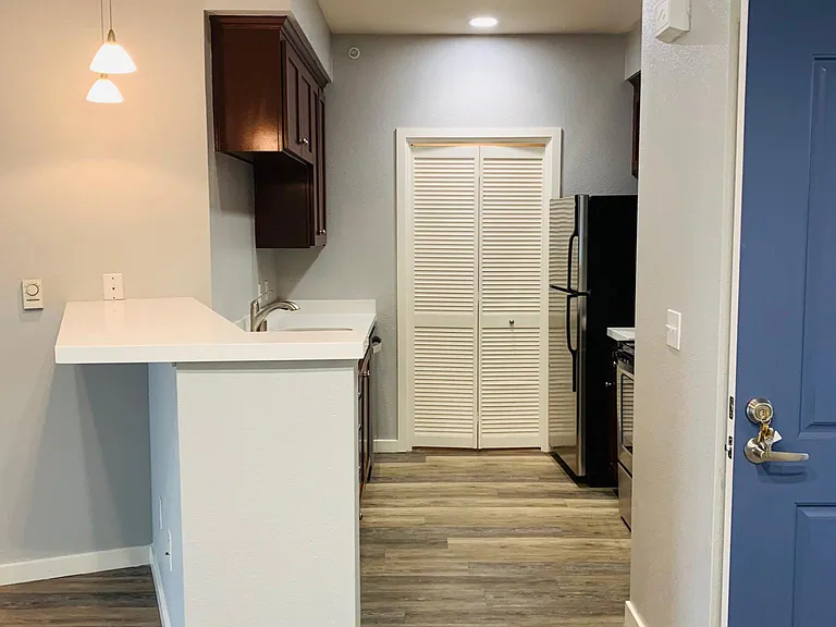 Buckingham Place Apartments — Photo 12
