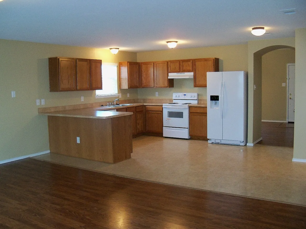 4 bed, 2.5 bath, 2554 sqft, $2,425 — Photo 3