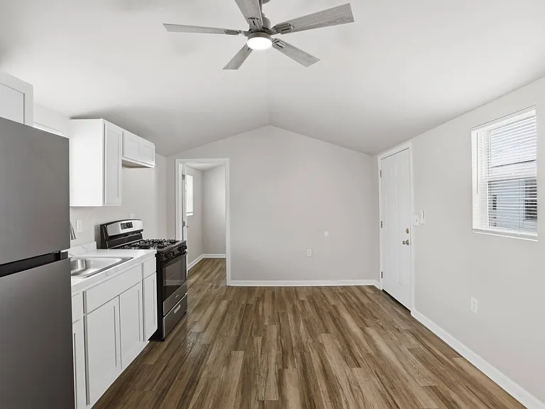 22600 Middlebelt Rd #D13 — Photo 3