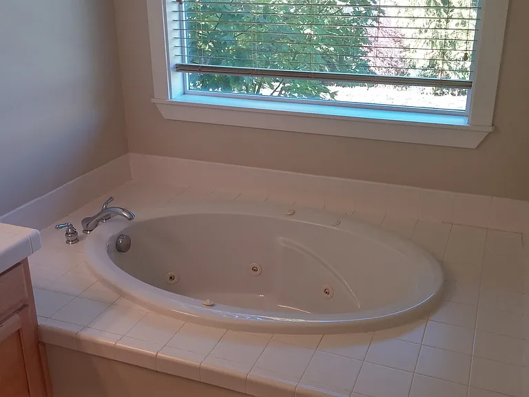 157 SW Chapman Ct — Photo 8