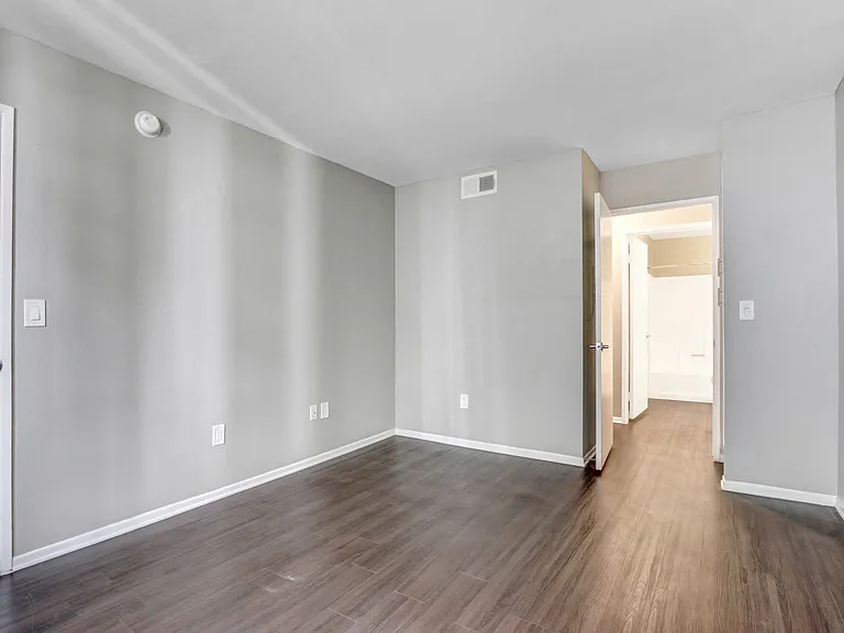 Franklin Place — Photo 27