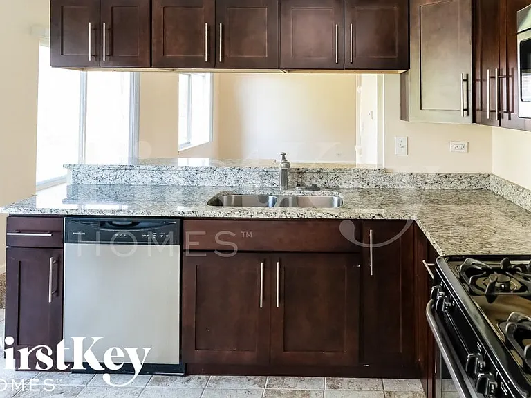 2406 Aspen Dr — Photo 6