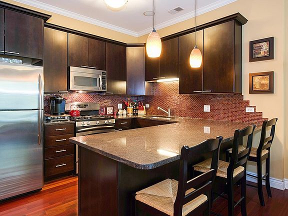 3rd image of 1252 W Diversey Pkwy APT 2