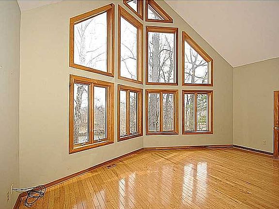 3rd image of 4399 N Somerset Dr