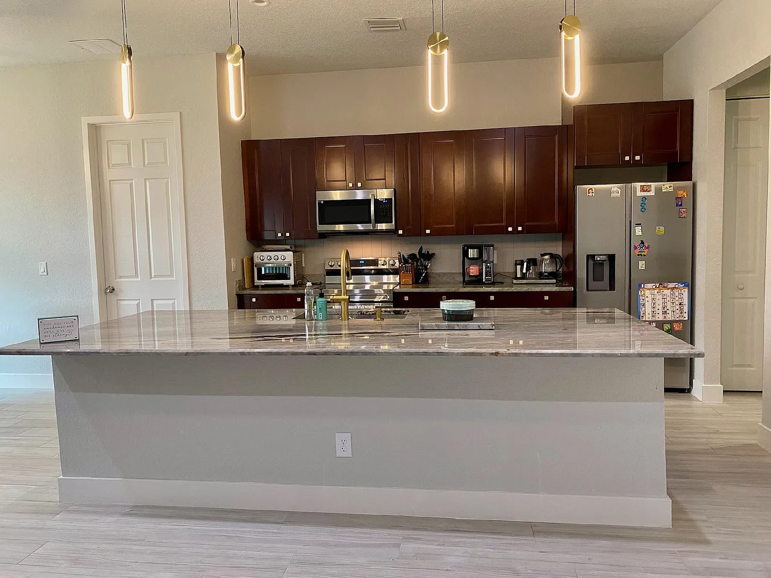 4 bed, 2.0 bath, 1792 sqft, $2,600 — Photo 2