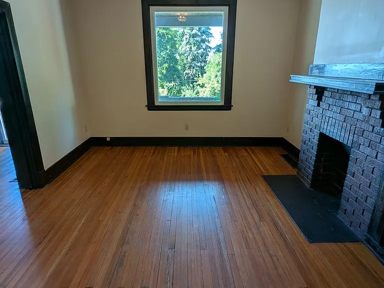 344 Connor St — Photo 5