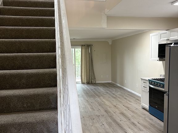 4th image of 159 Riverview Dr