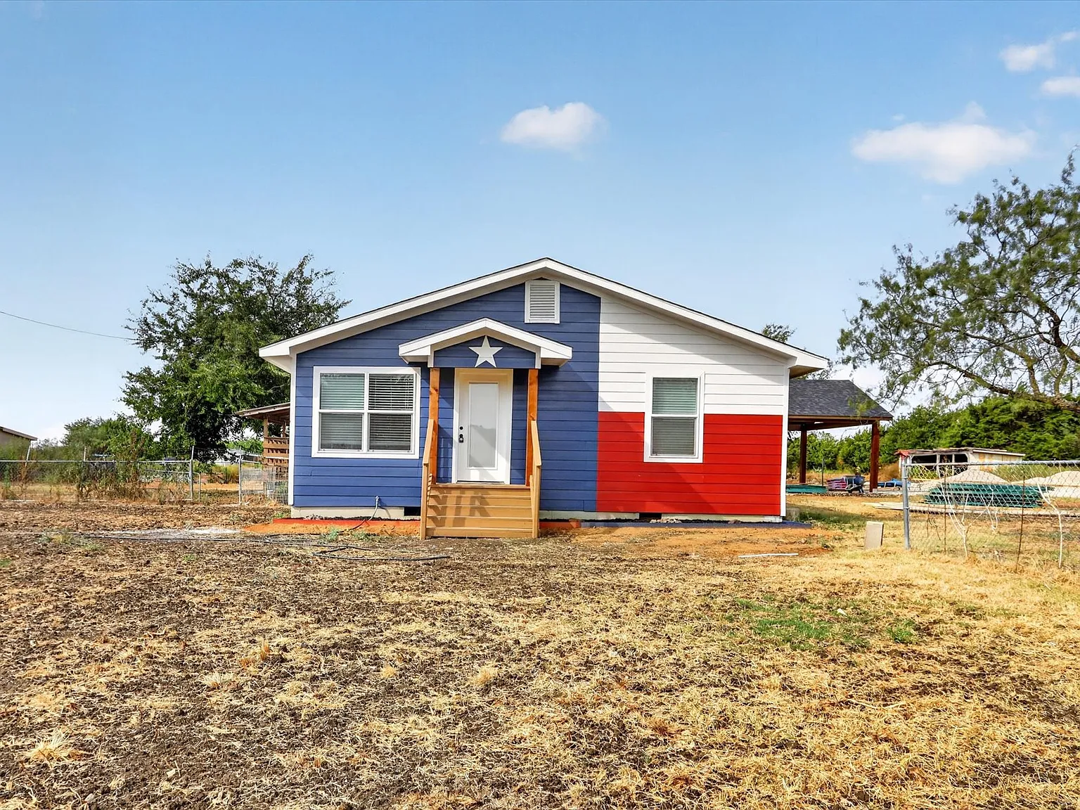 3 bed, $2,300 — Photo 1