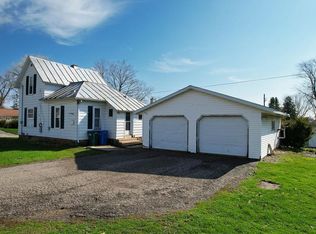 527 Badger Dr, Baraboo, WI 53913
