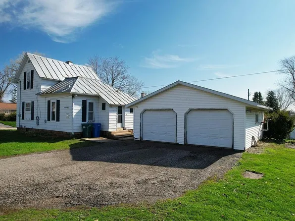 527 Badger Dr, Baraboo, WI 53913