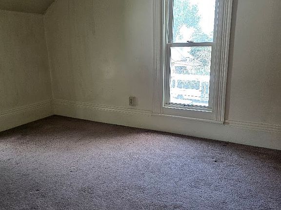 3rd image of 414 S Summit St