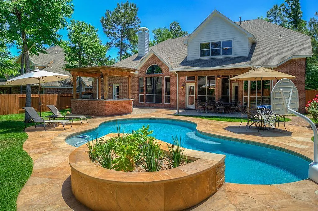 5 bed, 4.5 bath, 3823 sqft, $6,000 — Photo 2