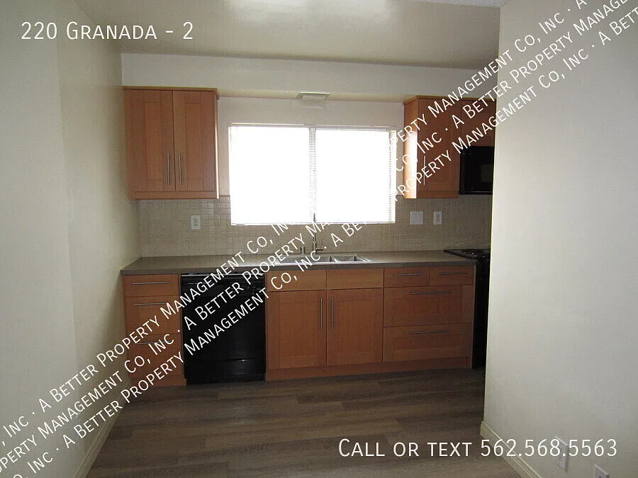 Granada Towers Modern Upgraded 2 Bed/2 Bath Gated W/Parking — Photo 2
