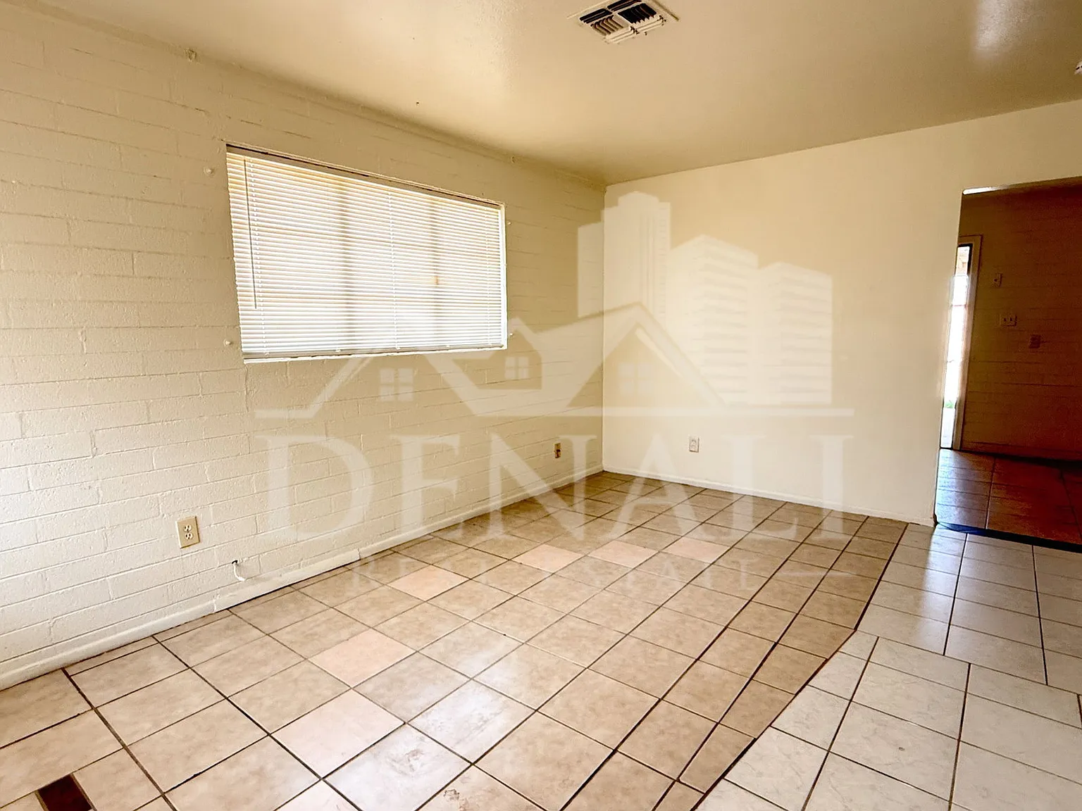 3 bed, 1.0 bath, 975 sqft, $1,395 — Photo 4