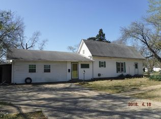 1027 W Chestnut St, Independence, KS 67301