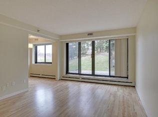 48 Groveland Ter #B112, Minneapolis, MN 55403