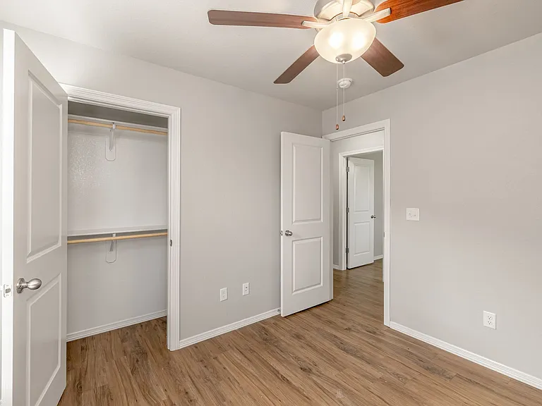 1707 E Montclair Ave — Photo 7