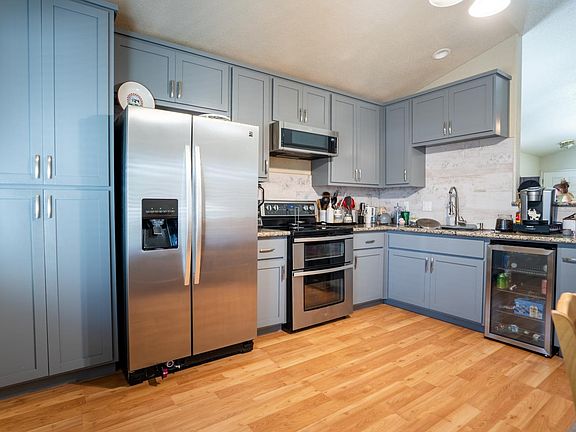 4th image of 1089 La Mesa St