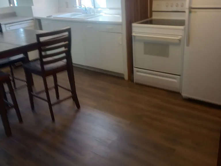 Kitchen appliances included