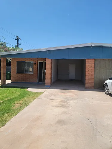 204 N Standage Photo 1