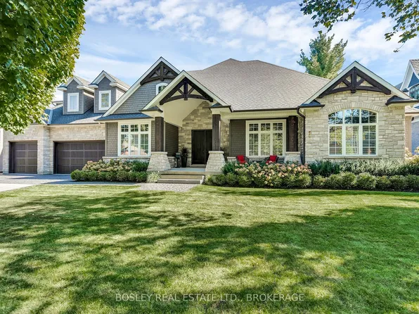 94 Terrence Park Dr, Hamilton, ON L9G 1C2