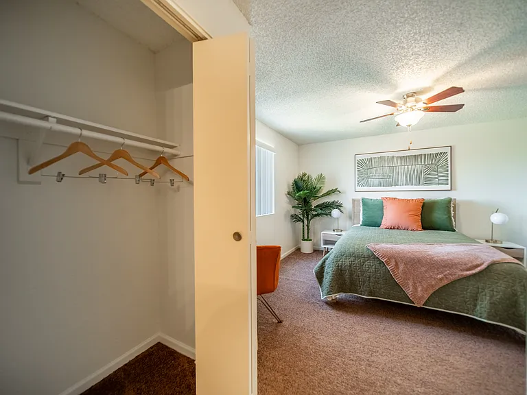 Country Club Vista Apartments — Photo 21