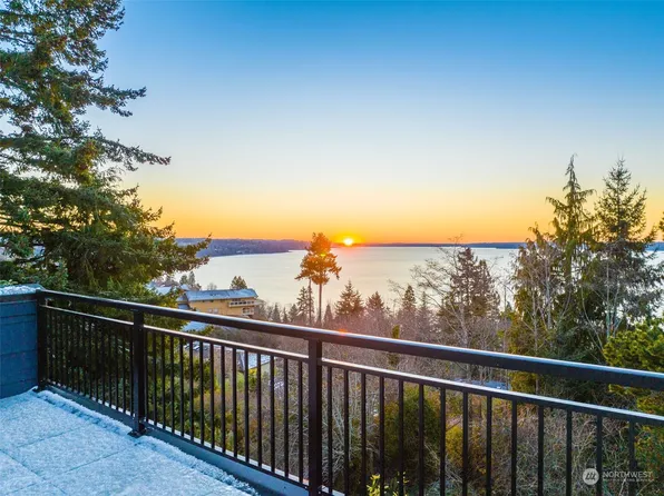 1045 S 272nd Street, Des Moines, WA 98198