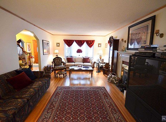 3rd image of 97 Herrick Ave