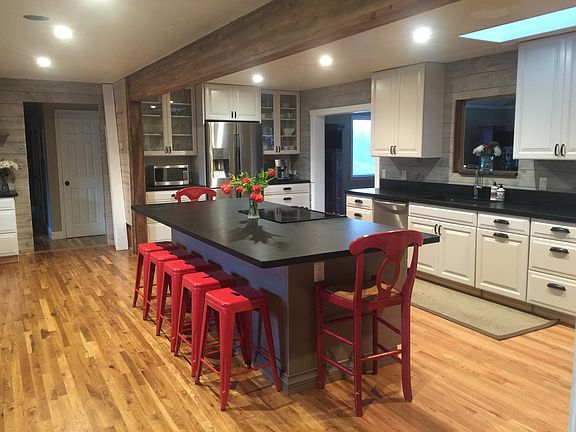 Brand new kitchen, granite counters, stainless appliances, h