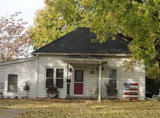 438 S 12th St, Geneva, NE 68361