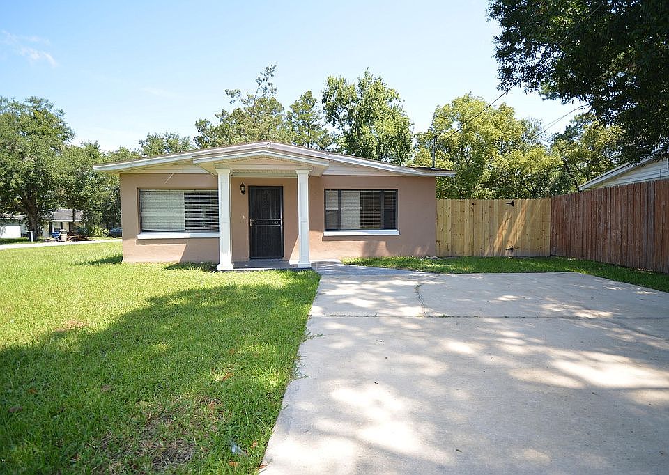 1st image of 3527 Rockwood Dr